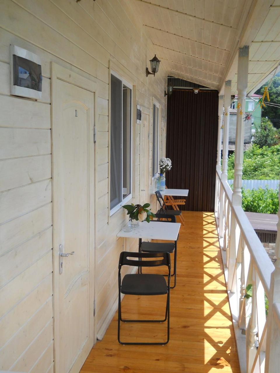 Добрый Лев Hotel Sukhumi Exterior photo